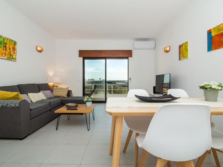 Central Apartment - Pool And Sea View & Albufeira Center Экстерьер фото