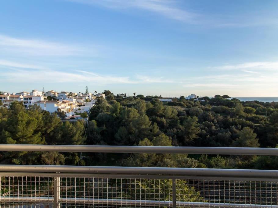 Central Apartment - Pool And Sea View & Albufeira Center Экстерьер фото
